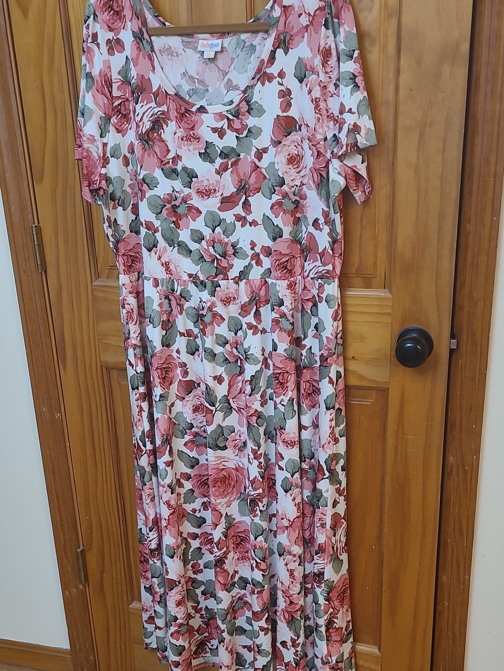 Floral Scoop Neck Maxi Dress in Rose Print. 3XL
